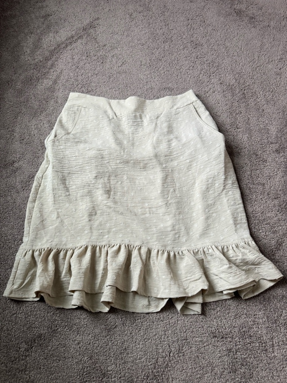 SOHO Beige Ruffle Hem Mini Skirt SIZE L Textured Dotted Casual Cottagecore